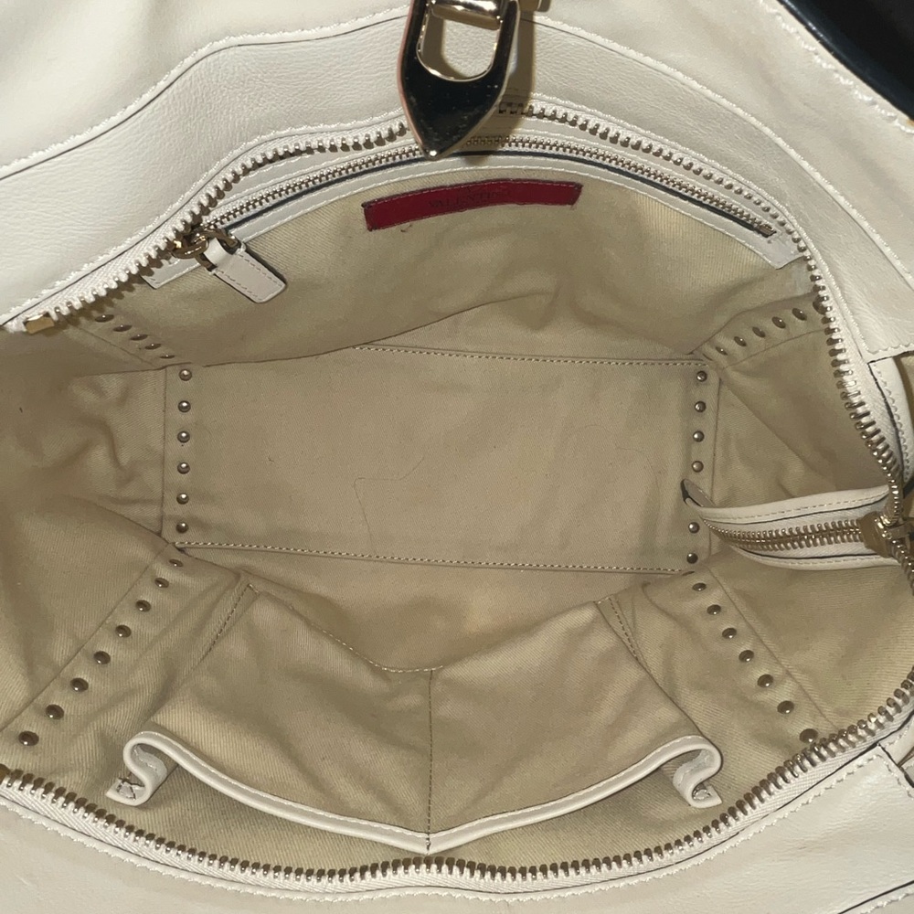 Valentino Garavani Ivory Leather Rockstud Trapeze Tote - Picture 11 of 14